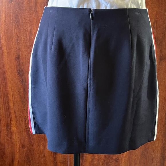 Banana Republic- Navy skirt w/side stripe sz 12 - Picture 2 of 3